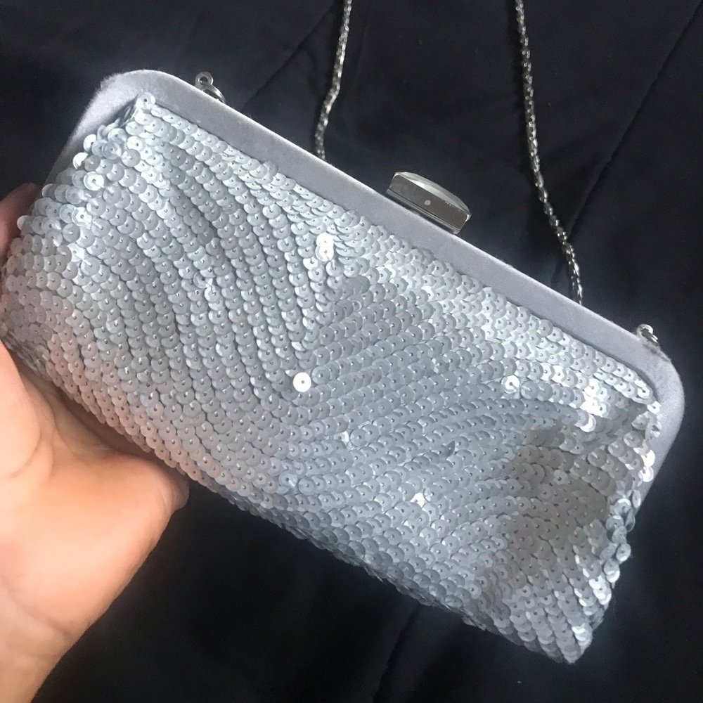 Silver clutch bag. ❤️👛